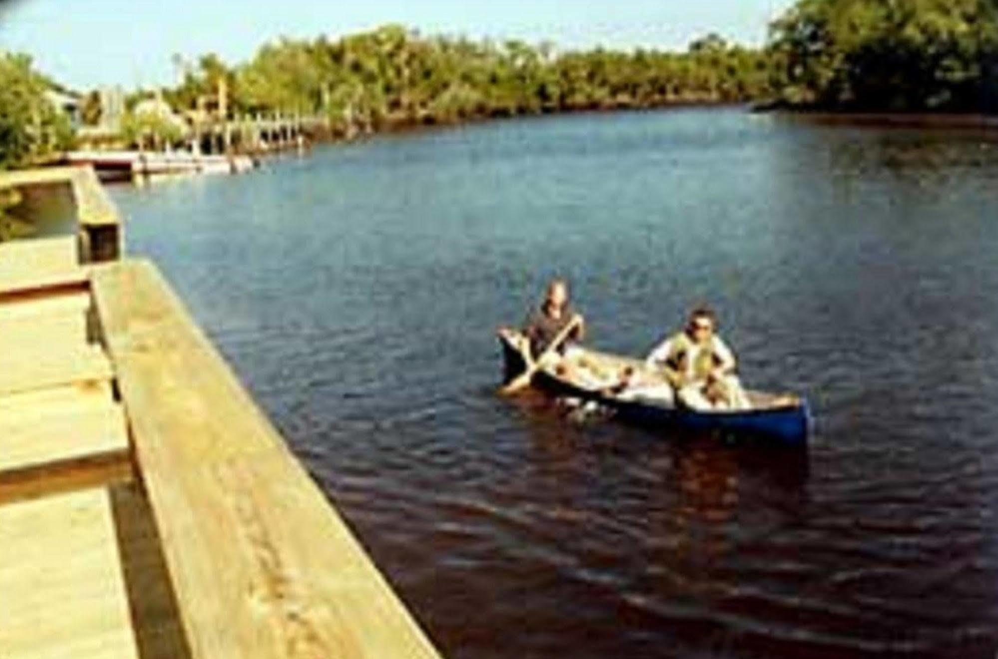 River Wilderness Waterfront Cabins Еверглейдс Сити Екстериор снимка