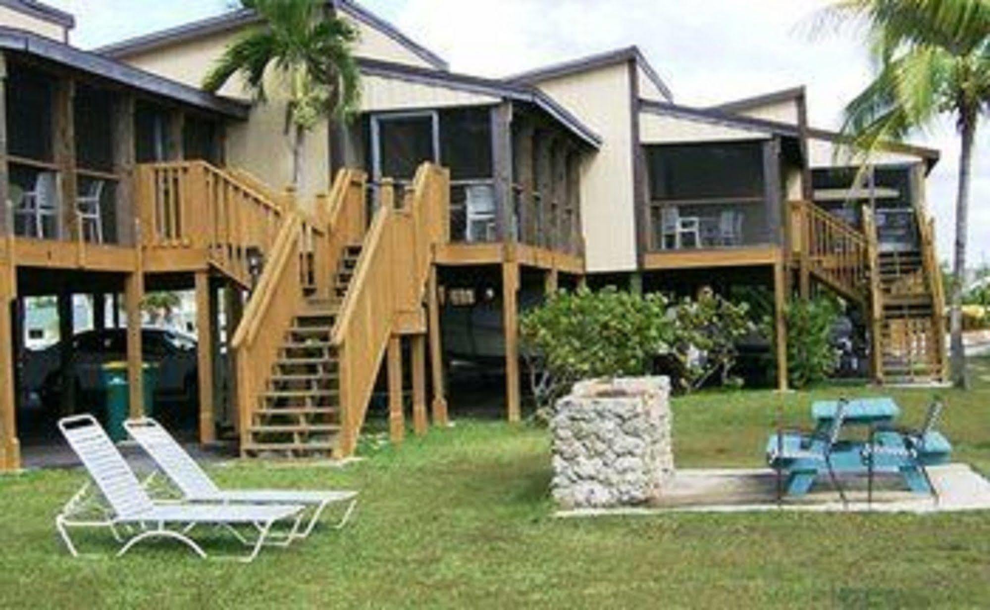 River Wilderness Waterfront Cabins Еверглейдс Сити Екстериор снимка
